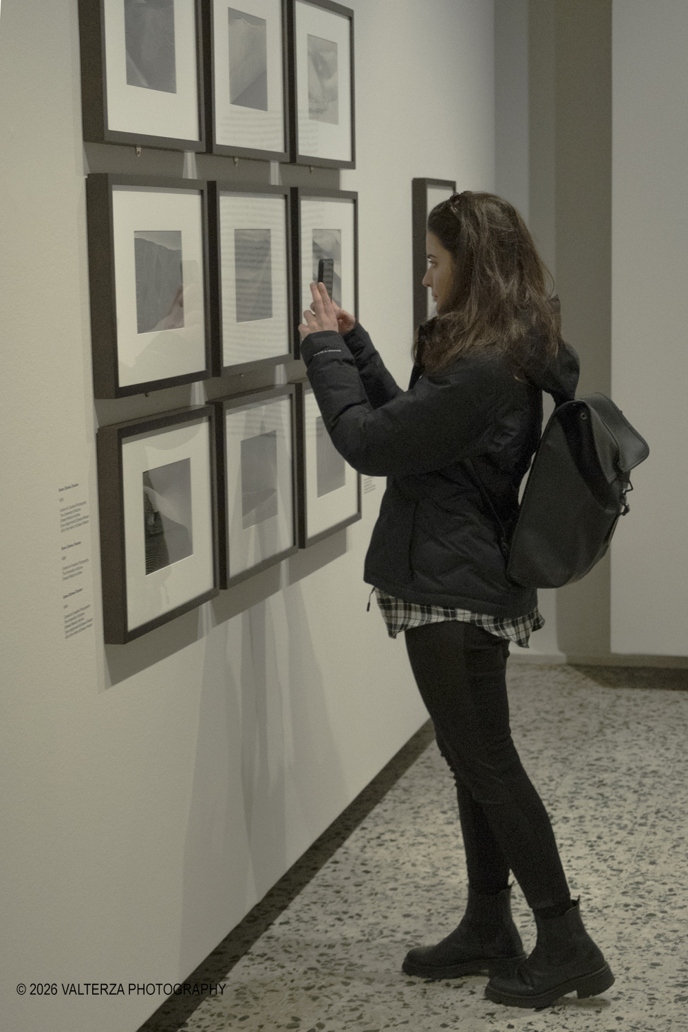 DSCF0652.jpg - 11/02/2026. Torino. CAMERA | EDWARD WESTON. La materia delle forme. Con una selezione di 171 immagini, molte delle quali vintage, il percorso espositivo â€“ curato da SÃ©rgio Mah â€“ si configura come unâ€™ampia antologia che ripercorre tutte le fasi della produzione di Edward Weston (Illinois, 1886 - California, 1958)  Nella foto in visita alla mostra