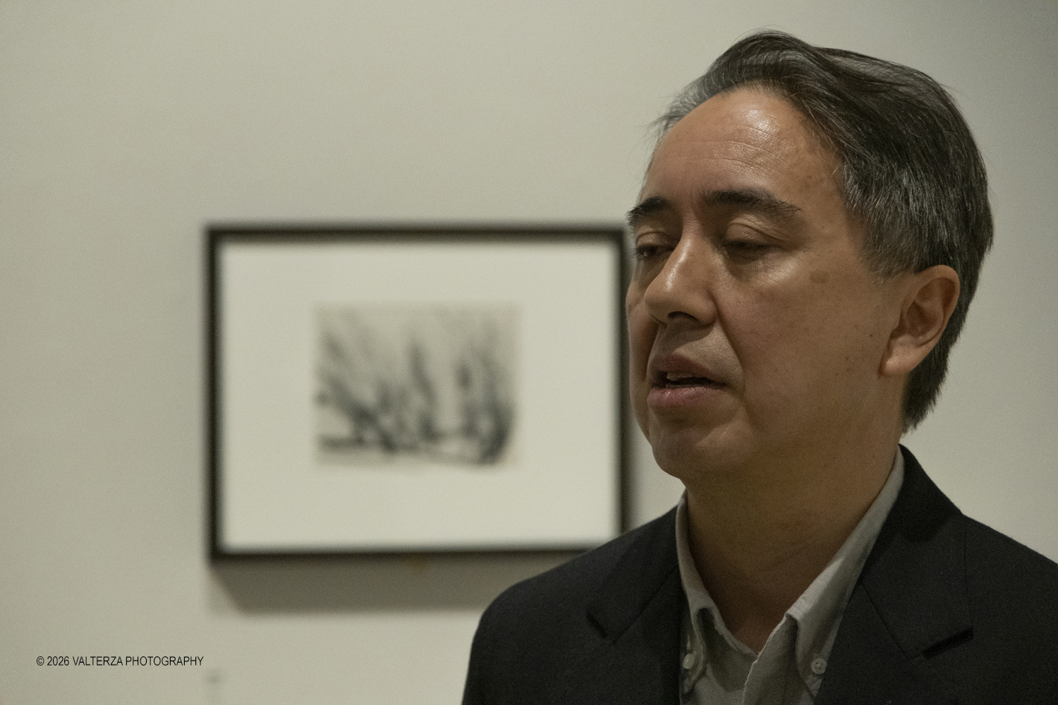 DSCF0754.jpg - 11/02/2026. Torino. CAMERA | EDWARD WESTON. La materia delle forme. Con una selezione di 171 immagini, molte delle quali vintage, il percorso espositivo â€“ curato da SÃ©rgio Mah â€“ si configura come unâ€™ampia antologia che ripercorre tutte le fasi della produzione di Edward Weston (Illinois, 1886 - California, 1958)  Nella foto il curatore della mostra Sergio Mah