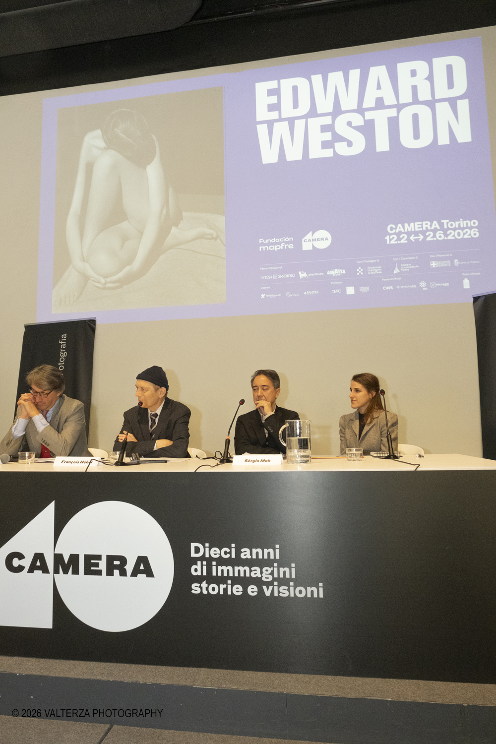 DSCF0795.jpg - 11/02/2026. Torino. CAMERA | EDWARD WESTON. La materia delle forme. Con una selezione di 171 immagini, molte delle quali vintage, il percorso espositivo â€“ curato da SÃ©rgio Mah â€“ si configura come unâ€™ampia antologia che ripercorre tutte le fasi della produzione di Edward Weston (Illinois, 1886 - California, 1958)  Nella foto Un monento della conferenza Stampa con il tavolo dei  relatori Emanuele Chieli Presidentedi Camera.FranÃ§ois HÃ©bel nuovo Direttore Artistico, Sergio Mah Curatore della mostra