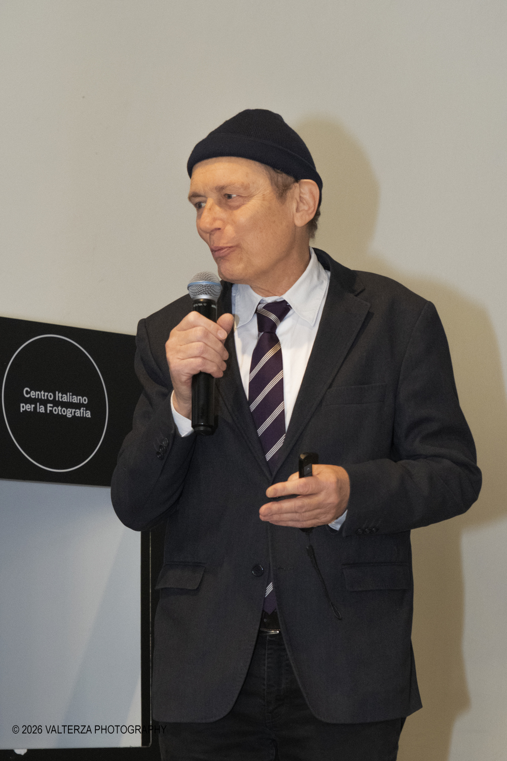 DSCF0809.jpg - 11/02/2026. Torino. CAMERA | EDWARD WESTON. La materia delle forme. Con una selezione di 171 immagini, molte delle quali vintage, il percorso espositivo â€“ curato da SÃ©rgio Mah â€“ si configura come unâ€™ampia antologia che ripercorre tutte le fasi della produzione di Edward Weston (Illinois, 1886 - California, 1958)  Nella foto conferenza stampa , l'intervento di FranÃ§ois HÃ©bel  ad illustrare il programma del 2026