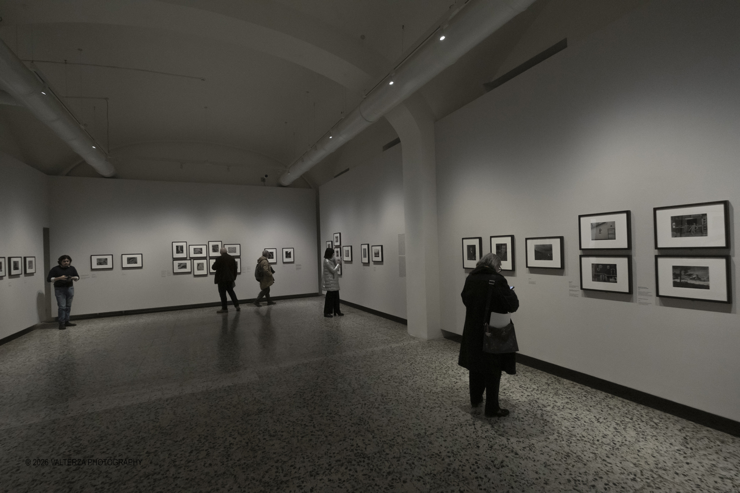 _DSF5506.jpg - 11/02/2026. Torino. CAMERA | EDWARD WESTON. La materia delle forme. Con una selezione di 171 immagini, molte delle quali vintage, il percorso espositivo â€“ curato da SÃ©rgio Mah â€“ si configura come unâ€™ampia antologia che ripercorre tutte le fasi della produzione di Edward Weston (Illinois, 1886 - California, 1958)  Nella foto in visita alla mostra