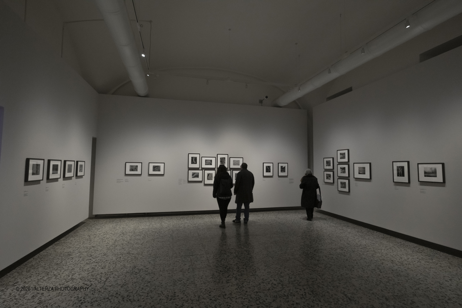 _DSF5539.jpg - 11/02/2026. Torino. CAMERA | EDWARD WESTON. La materia delle forme. Con una selezione di 171 immagini, molte delle quali vintage, il percorso espositivo â€“ curato da SÃ©rgio Mah â€“ si configura come unâ€™ampia antologia che ripercorre tutte le fasi della produzione di Edward Weston (Illinois, 1886 - California, 1958)  Nella foto in visita alla mostra