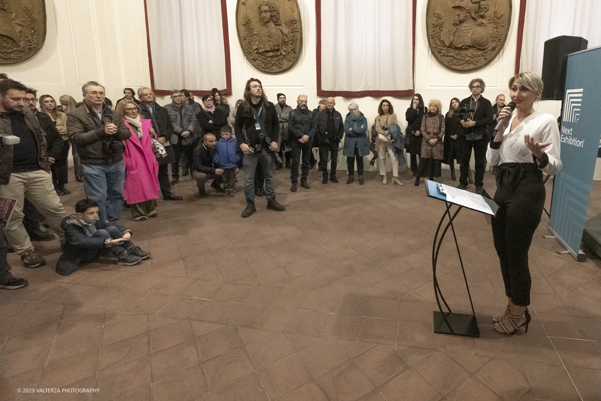 _DSF1362.jpg - 03/03/2023. Torino. In mostra le fotografie che nella lunghissima carriera di Erwitt meglio hanno descritto e rappresentato tutte le sfaccettature  dellâ€™essere famiglia. Nella foto la presentazione di Lara Martinetto di Next Exhibition societÃ  organizzatrice della moatra