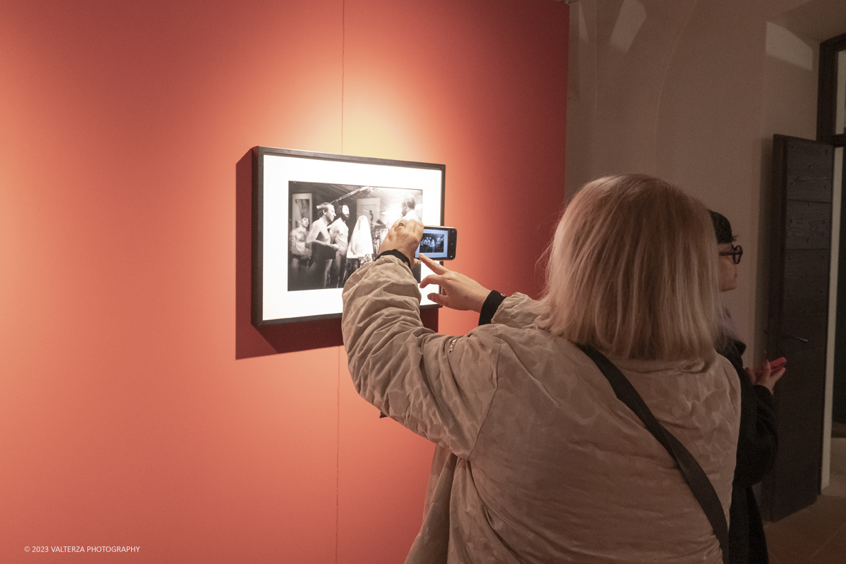 _DSF1477.jpg - 03/03/2023. Torino. In mostra le fotografie che nella lunghissima carriera di Erwitt meglio hanno descritto e rappresentato tutte le sfaccettature  dellâ€™essere famiglia. Nella foto in visita alla mostra