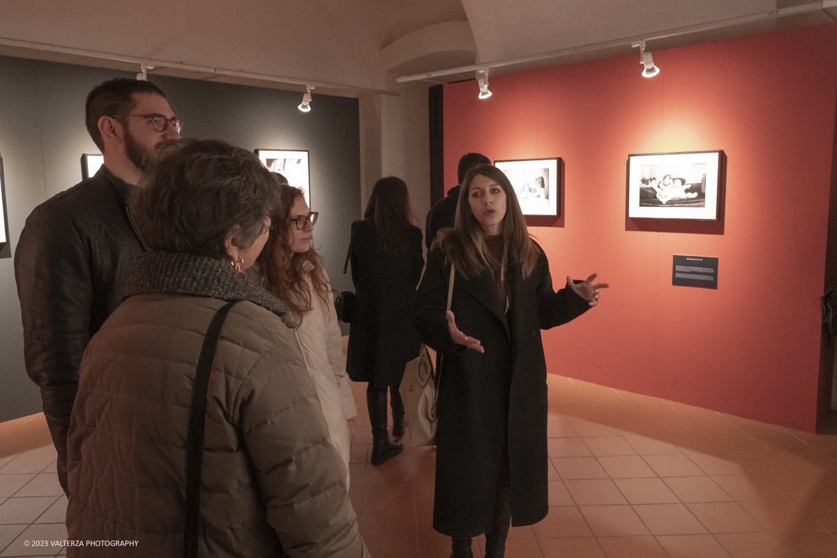 _DSF1502.jpg - 03/03/2023. Torino. In mostra le fotografie che nella lunghissima carriera di Erwitt meglio hanno descritto e rappresentato tutte le sfaccettature  dellâ€™essere famiglia. Nella foto in visita alla mostra