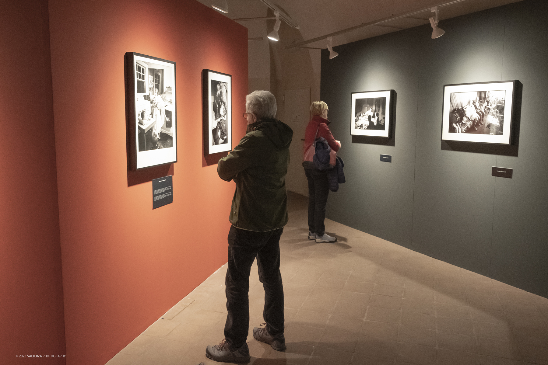 _DSF1534.jpg - 03/03/2023. Torino. In mostra le fotografie che nella lunghissima carriera di Erwitt meglio hanno descritto e rappresentato tutte le sfaccettature  dellâ€™essere famiglia. Nella foto in visita alla mostra