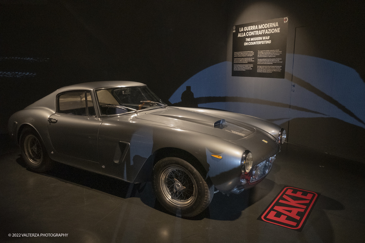 _DSF9353.jpg - 27/06/2022. Torino. Nel mondo del collezionismo di automobili dâ€™epoca, dove il valore delle vetture storiche registra notevoli tassi di crescita i casi di contraffazione sono sempre piÃ¹ numerosi. Al MAUTO la nuova mostra sul tema. Nella foto una Ferrari 250 GTE 2+2 originale viene esposta a confronto con un fake Replica Ferrari 250 Berlinetta SWB
