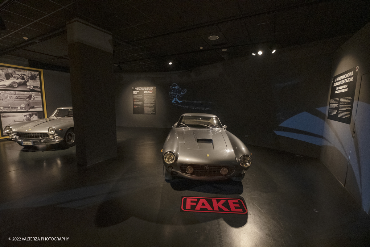 _DSF9377.jpg - 27/06/2022. Torino. Nel mondo del collezionismo di automobili dâ€™epoca, dove il valore delle vetture storiche registra notevoli tassi di crescita i casi di contraffazione sono sempre piÃ¹ numerosi. Al MAUTO la nuova mostra sul tema. Nella foto una Ferrari 250 GTE 2+2 originale viene esposta a confronto con un fake Replica Ferrari 250 Berlinetta SWB