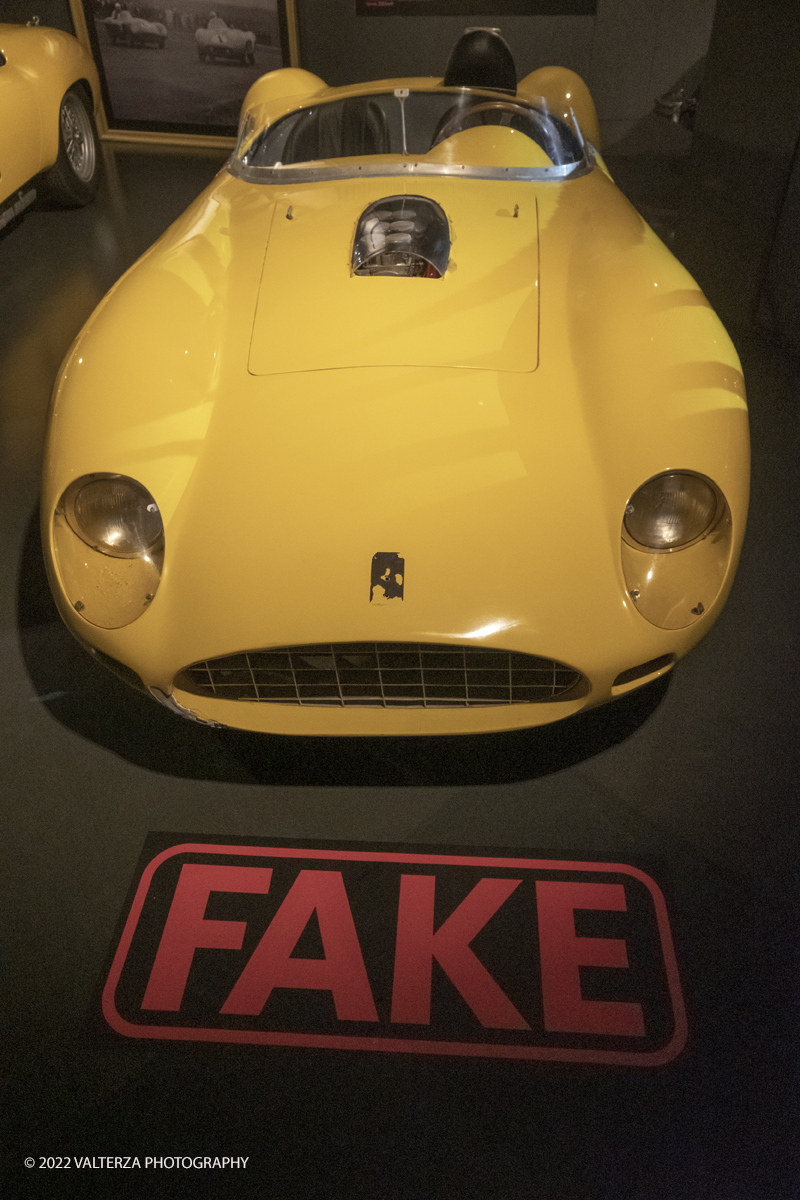 _DSF9384.jpg - 27/06/2022. Torino. Nel mondo del collezionismo di automobili dâ€™epoca, dove il valore delle vetture storiche registra notevoli tassi di crescita i casi di contraffazione sono sempre piÃ¹ numerosi. Al MAUTO la nuova mostra sul tema. Nella foto una Ferrari 750 Monza originale viene esposta a confronto con un fake replica Ferrari 196 S