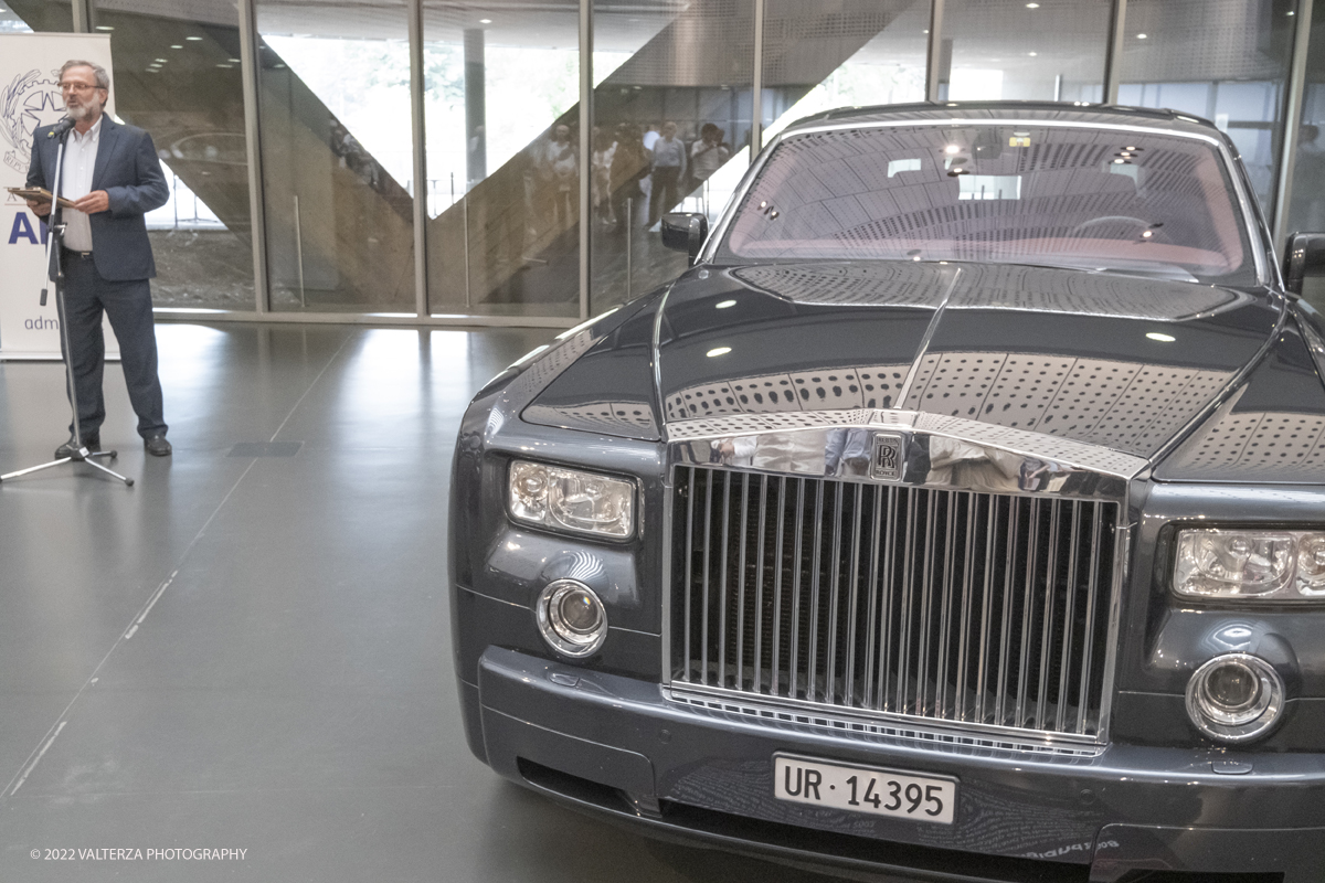 _DSF9412.jpg - 27/06/2022. Torino. Nel mondo del collezionismo di automobili dâ€™epoca, dove il valore delle vetture storiche registra notevoli tassi di crescita i casi di contraffazione sono sempre piÃ¹ numerosi. Al MAUTO la nuova mostra sul tema. Nella foto GiosuÃ¨ Boetto Cohen illustra i contenuti della mostra
