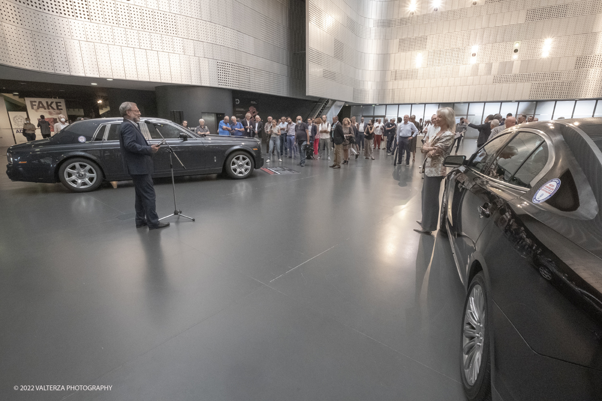 _DSF9421.jpg - 27/06/2022. Torino. Nel mondo del collezionismo di automobili dâ€™epoca, dove il valore delle vetture storiche registra notevoli tassi di crescita i casi di contraffazione sono sempre piÃ¹ numerosi. Al MAUTO la nuova mostra sul tema. Nella foto GiosuÃ¨ Boetto Cohen illustra i contenuti della mostra