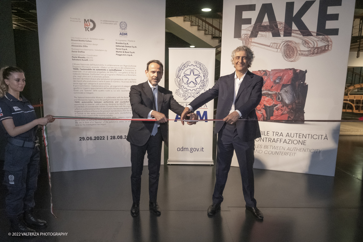 _DSF9430.jpg - 27/06/2022. Torino. Nel mondo del collezionismo di automobili dâ€™epoca, dove il valore delle vetture storiche registra notevoli tassi di crescita i casi di contraffazione sono sempre piÃ¹ numerosi. Al MAUTO la nuova mostra sul tema. Nella foto Benedetto Camerana presidente MAUTO e Marcello Minenna Direttore Generale Agenzia ADM tagliano il nastro inaugurale.
