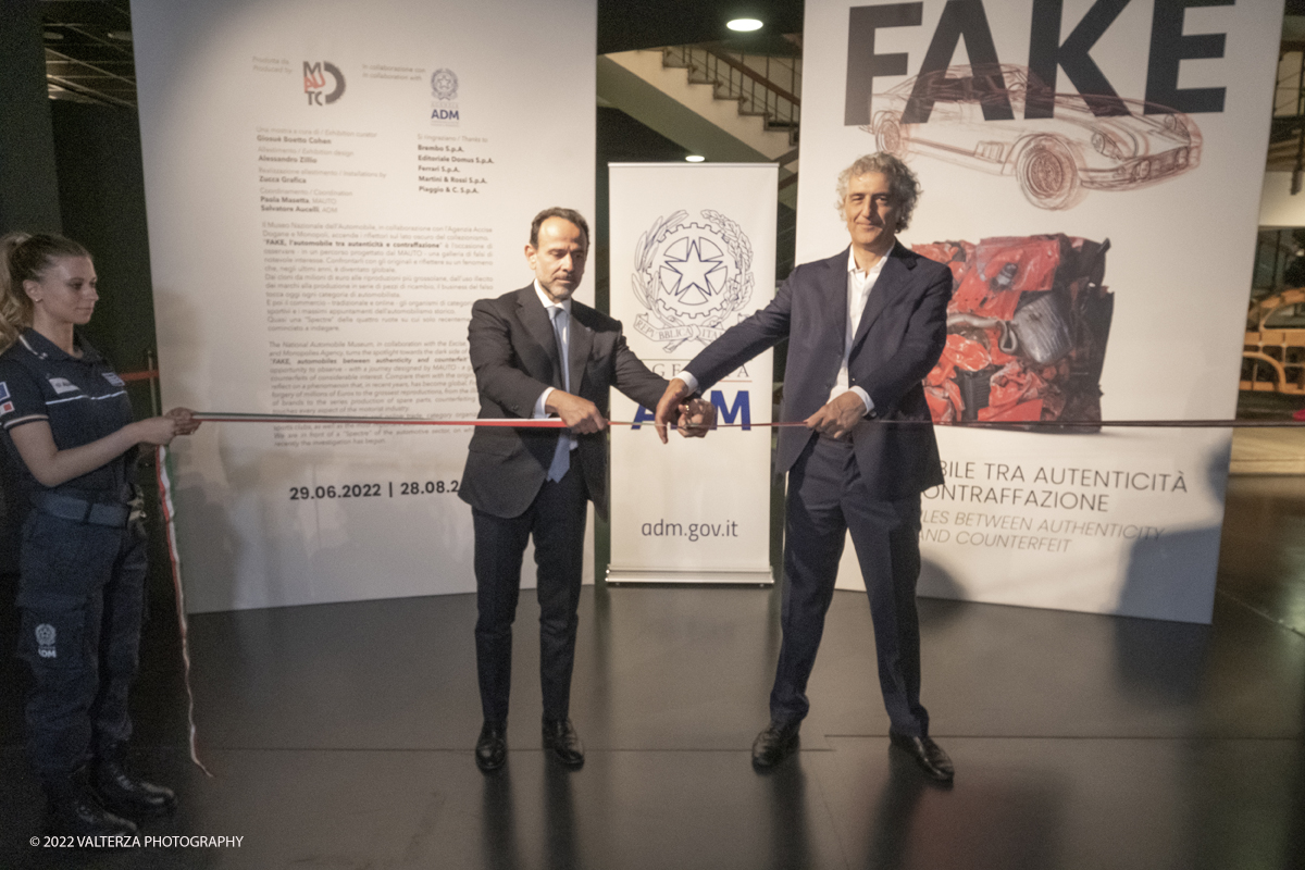 _DSF9431.jpg - 27/06/2022. Torino. Nel mondo del collezionismo di automobili dâ€™epoca, dove il valore delle vetture storiche registra notevoli tassi di crescita i casi di contraffazione sono sempre piÃ¹ numerosi. Al MAUTO la nuova mostra sul tema. Nella foto Benedetto Camerana presidente MAUTO e Marcello Minenna Direttore Generale Agenzia ADM tagliano il nastro inaugurale.