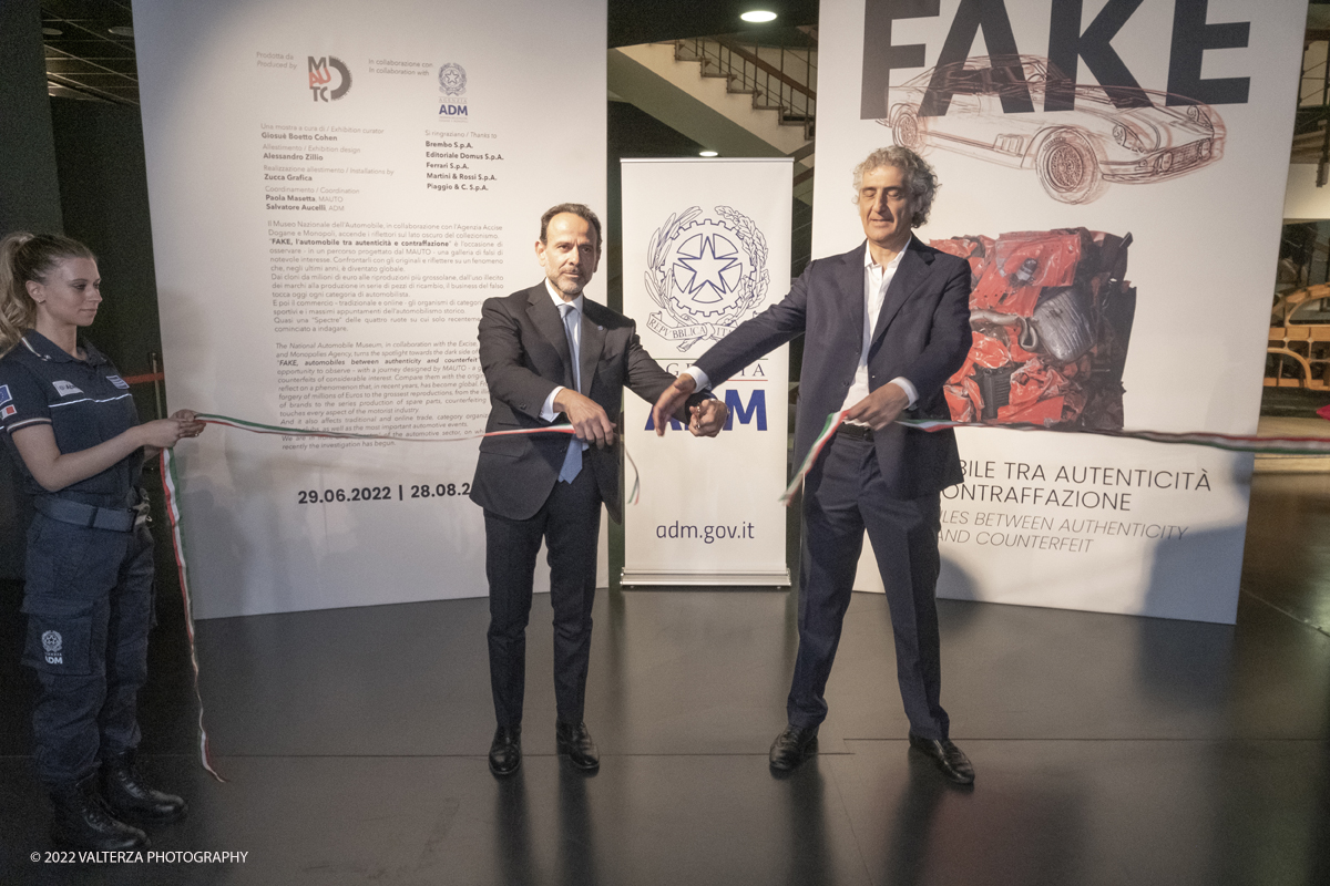 _DSF9432.jpg - 27/06/2022. Torino. Nel mondo del collezionismo di automobili dâ€™epoca, dove il valore delle vetture storiche registra notevoli tassi di crescita i casi di contraffazione sono sempre piÃ¹ numerosi. Al MAUTO la nuova mostra sul tema. Nella foto Benedetto Camerana presidente MAUTO e Marcello Minenna Direttore Generale Agenzia ADM tagliano il nastro inaugurale.