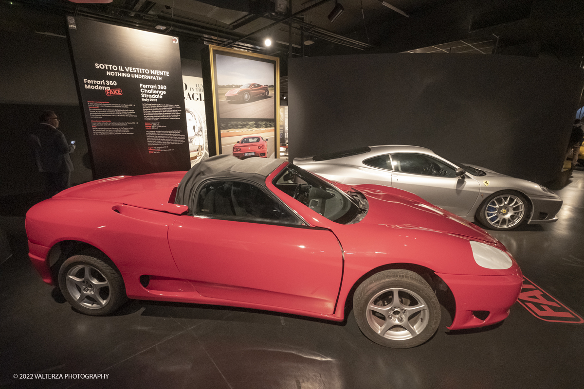 _DSF9451.jpg - 27/06/2022. Torino. Nel mondo del collezionismo di automobili dâ€™epoca, dove il valore delle vetture storiche registra notevoli tassi di crescita i casi di contraffazione sono sempre piÃ¹ numerosi. Al MAUTO la nuova mostra sul tema. Nella foto una Ferrari 360 Challenge stradale viene esposta a confronto con il fake replica Ferrari360 Modena