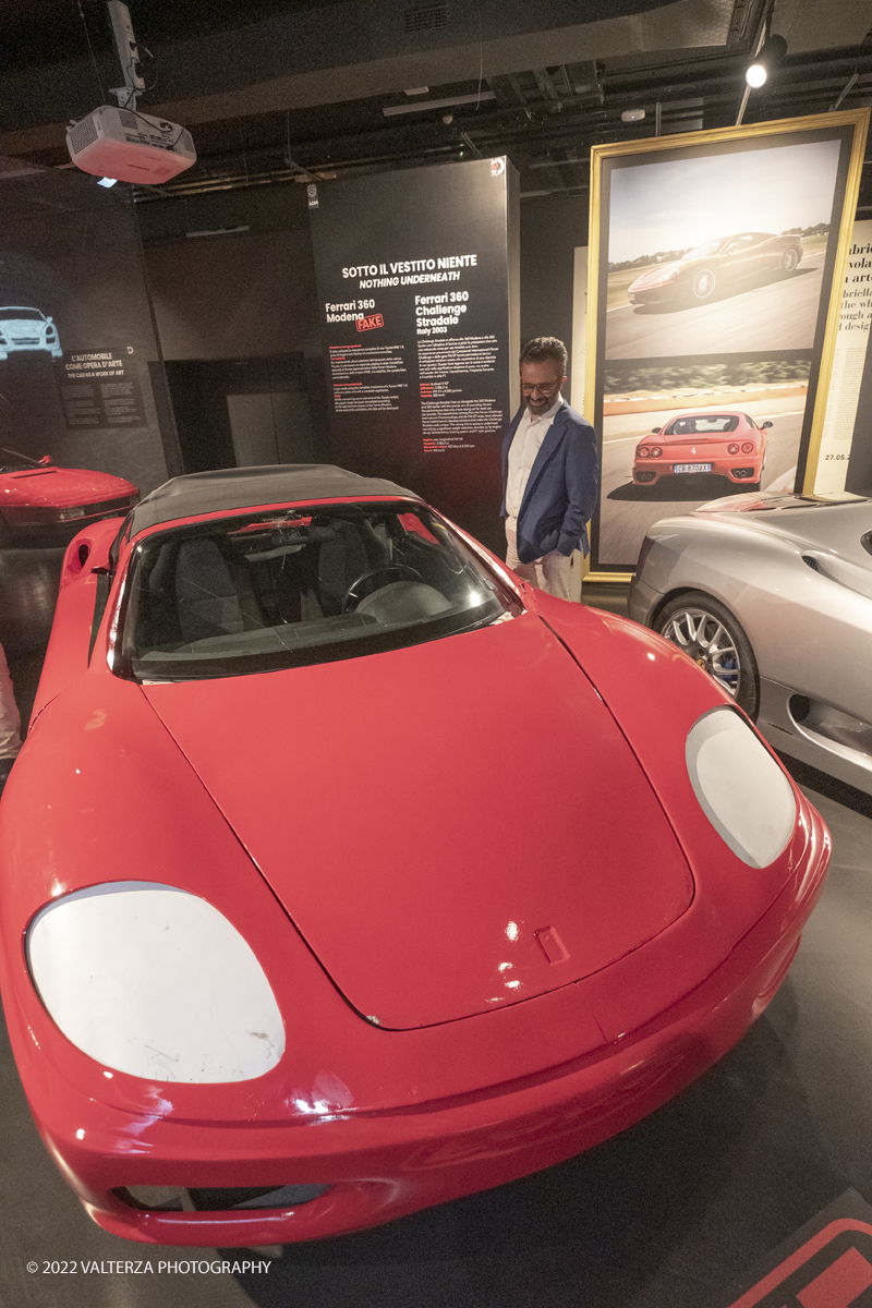 _DSF9455.jpg - 27/06/2022. Torino. Nel mondo del collezionismo di automobili dâ€™epoca, dove il valore delle vetture storiche registra notevoli tassi di crescita i casi di contraffazione sono sempre piÃ¹ numerosi. Al MAUTO la nuova mostra sul tema. Nella foto una Ferrari 360 Challenge stradale viene esposta a confronto con il fake replica Ferrari360 Modena