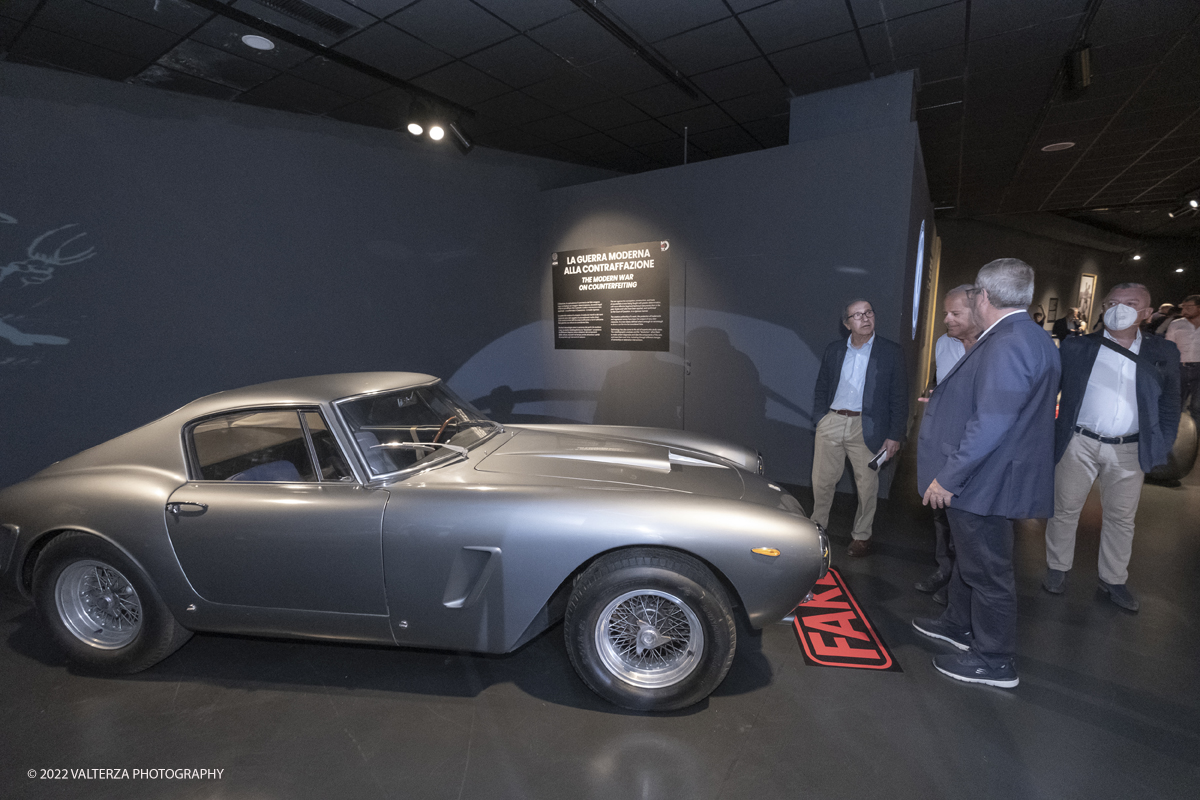 _DSF9463.jpg - 27/06/2022. Torino. Nel mondo del collezionismo di automobili dâ€™epoca, dove il valore delle vetture storiche registra notevoli tassi di crescita i casi di contraffazione sono sempre piÃ¹ numerosi. Al MAUTO la nuova mostra sul tema. Nella foto in visita alla mostra
