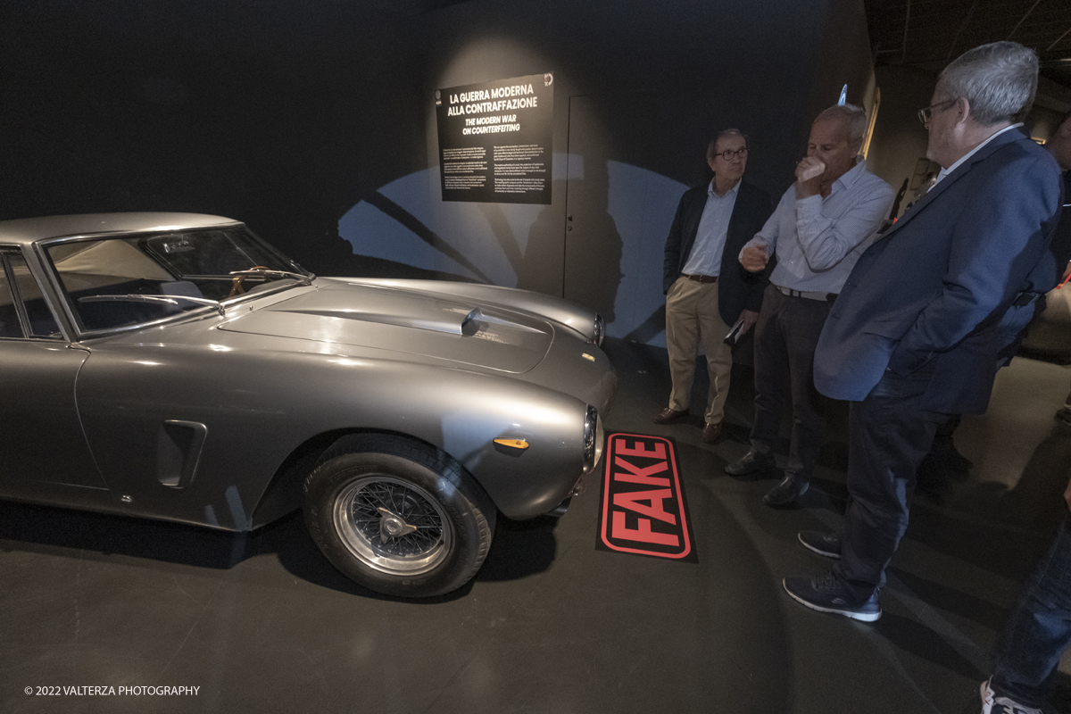 _DSF9466.jpg - 27/06/2022. Torino. Nel mondo del collezionismo di automobili dâ€™epoca, dove il valore delle vetture storiche registra notevoli tassi di crescita i casi di contraffazione sono sempre piÃ¹ numerosi. Al MAUTO la nuova mostra sul tema. Nella foto in visita alla mostra