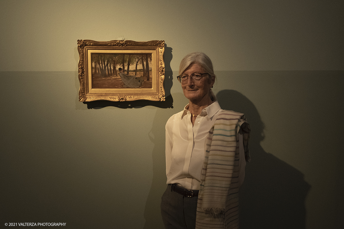 _DSF3185.jpg - 12/10/2021. Torino. Il percorso espositivo, della mostra alla GAM, presenta oltre 60 capolavori dellâ€™artista livornese , si articola in nove sezioni e copre un ampio arco cronologico che dal 1854 giunge al 1894, dalla sperimentazione macchiaiola e da opere capitali degli anni Sessanta e Settanta fino alle tele dellâ€™etÃ  matura, che ne rivelano lo sguardo acuto e innovatore, capace di aperture sullâ€™imminente â€™900. Nella foto Silvestra Biatoletti curatrice della mostra