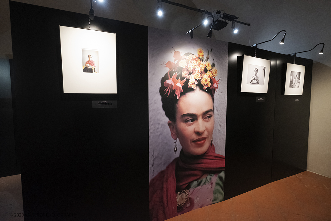 _DSF1346.jpg - 31/01/2020. Torino. " Frida Kahlo through the lens of Nickolas Murray" .Un viaggio emozionale nella vita dell'icona mondiale Frida Kahlo. Un percorso per conoscere la donna, viverla e comprendere la sua essenza, fatta di forza, coraggio, talento e un immenso amore. Una mostra evento per la prima volta in Europa. Nella foto uno spazio dell'allestimento.