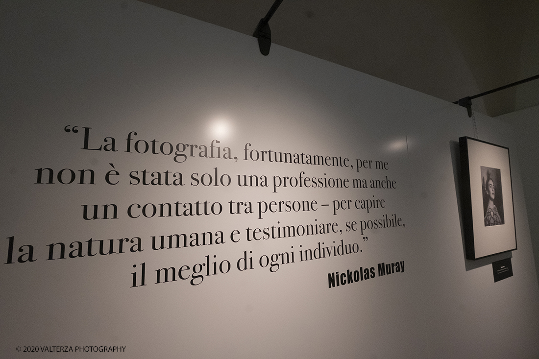 _DSF1367.jpg - 31/01/2020. Torino. " Frida Kahlo through the lens of Nickolas Murray" .Un viaggio emozionale nella vita dell'icona mondiale Frida Kahlo. Un percorso per conoscere la donna, viverla e comprendere la sua essenza, fatta di forza, coraggio, talento e un immenso amore. Una mostra evento per la prima volta in Europa. Nella foto uno spazio dell'allestimento con una citazione di Nickolas Muray