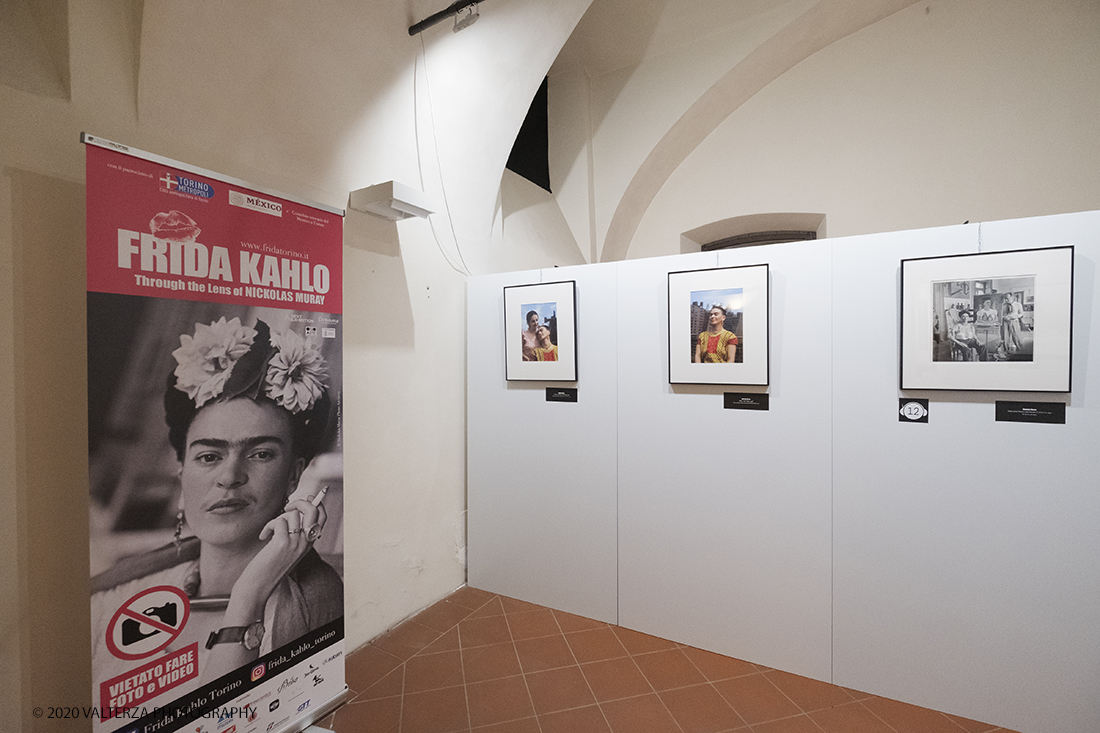 _DSF1370.jpg - 31/01/2020. Torino. " Frida Kahlo through the lens of Nickolas Murray" .Un viaggio emozionale nella vita dell'icona mondiale Frida Kahlo. Un percorso per conoscere la donna, viverla e comprendere la sua essenza, fatta di forza, coraggio, talento e un immenso amore. Una mostra evento per la prima volta in Europa. Nella foto una parte dell'allestimento della mostra