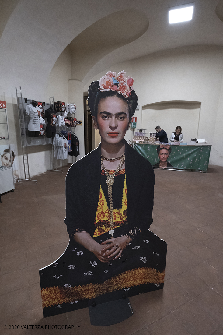 _DSF1485.jpg - 31/01/2020. Torino. " Frida Kahlo through the lens of Nickolas Murray" .Un viaggio emozionale nella vita dell'icona mondiale Frida Kahlo. Un percorso per conoscere la donna, viverla e comprendere la sua essenza, fatta di forza, coraggio, talento e un immenso amore. Una mostra evento per la prima volta in Europa. Nella foto l'area dell shop dedicato a Frida.