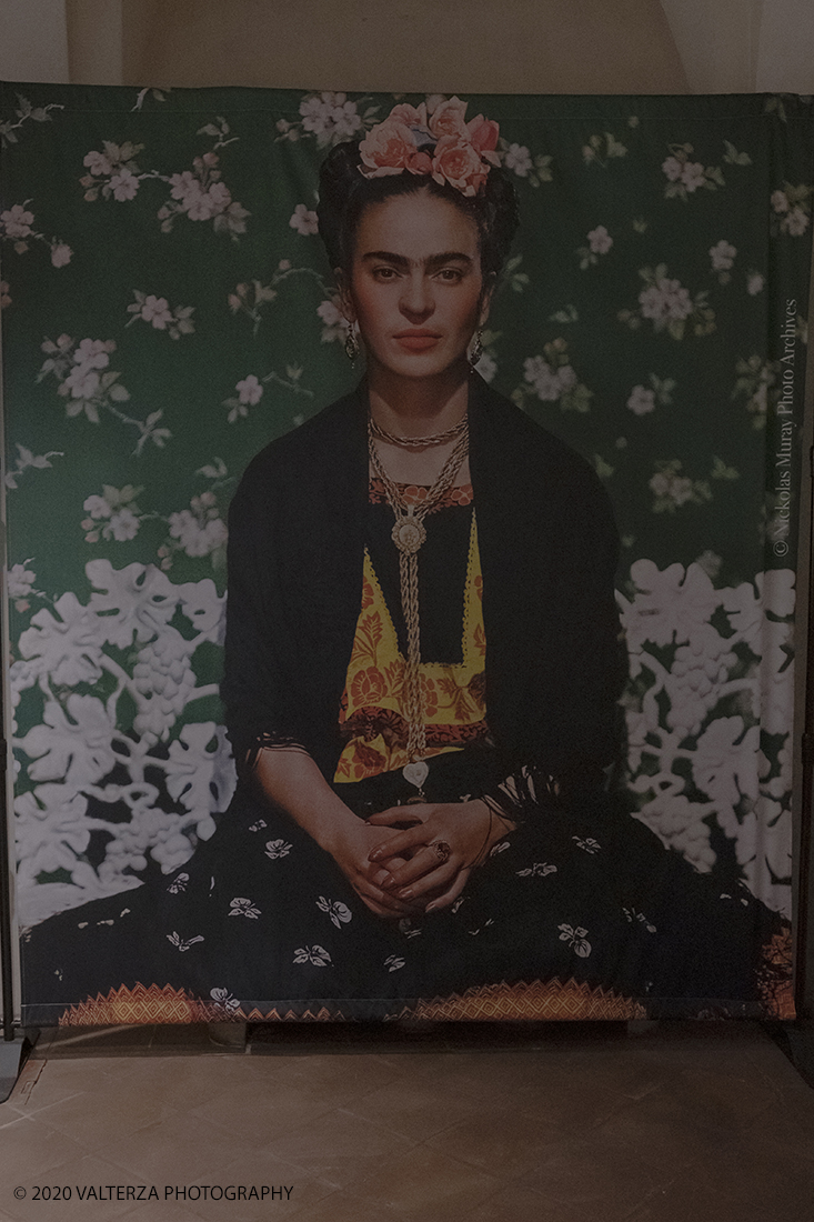 _DSF2625.jpg - 31/01/2020. Torino. " Frida Kahlo through the lens of Nickolas Murray" .Un viaggio emozionale nella vita dell'icona mondiale Frida Kahlo. Un percorso per conoscere la donna, viverla e comprendere la sua essenza, fatta di forza, coraggio, talento e un immenso amore. Una mostra evento per la prima volta in Europa. Nella foto una delle gigantografie di Frida presenti sul percorso di visita.