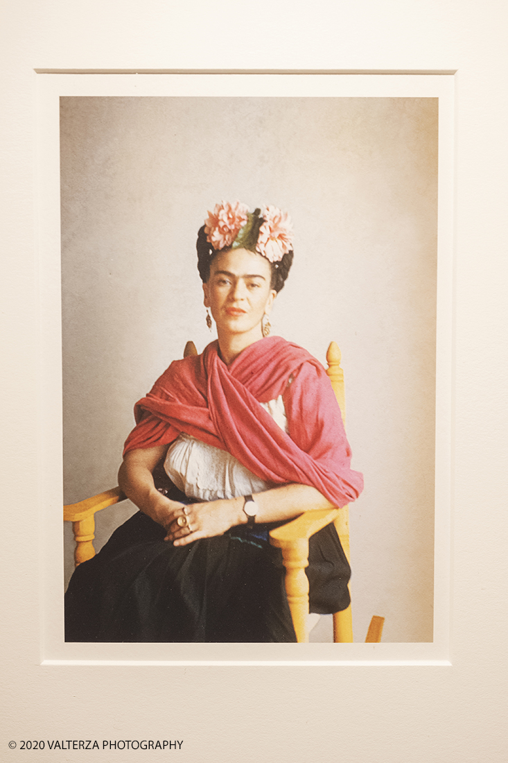 _DSF2692.jpg - 31/01/2020. Torino. " Frida Kahlo through the lens of Nickolas Murray" .Un viaggio emozionale nella vita dell'icona mondiale Frida Kahlo. Un percorso per conoscere la donna, viverla e comprendere la sua essenza, fatta di forza, coraggio, talento e un immenso amore. Una mostra evento per la prima volta in Europa. Nella foto ritratto di Frida su sedia gialla.