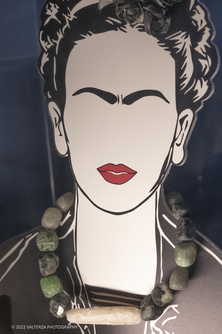 _DSF6271.jpg - 11/03/2022. Torino. La mostra -evento Frida-Kahlo Trough the lens of  Nicholas Muray. Un viaggio emozionale nella vita dell'icona mondiale Frida Kahlo.. Nella foto riproduzioni dei monili originali di Frida Khalo