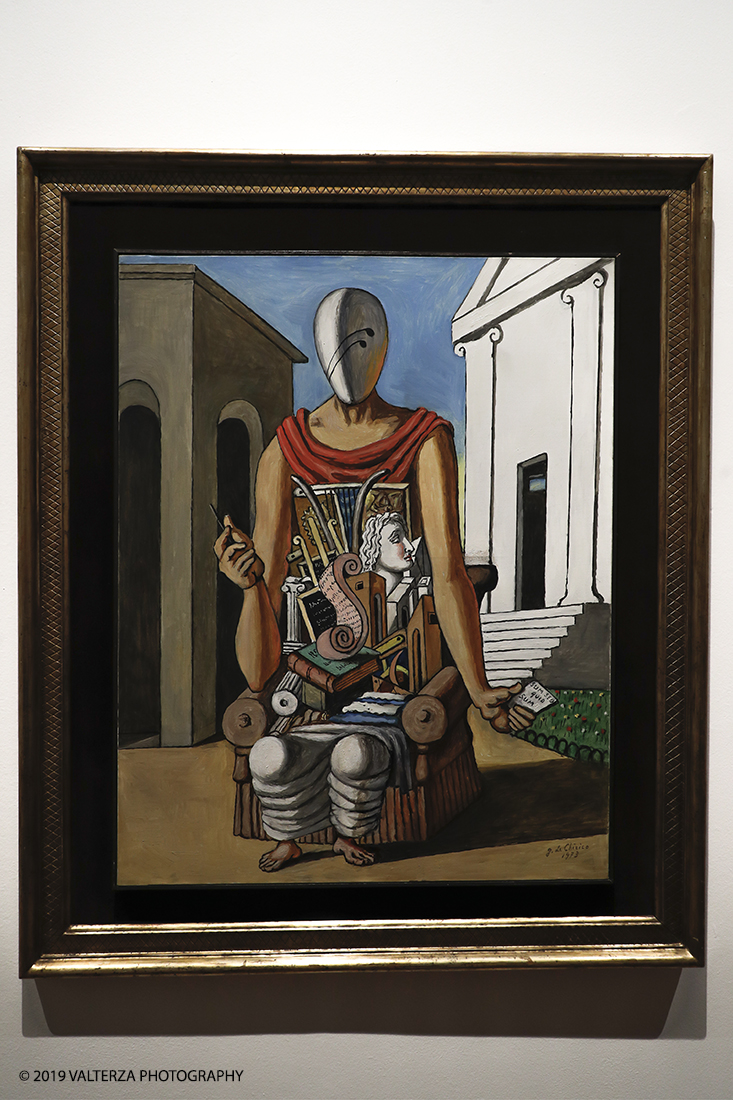 _G3I2260.jpg - 18/04/2019. Torino, La GAM di Torino presenta la grande mostra Giorgio de Chirico. Ritorno al Futuro, Neometafisica e Arte Contemporanea, un dialogo tra la pittura neometafisica di Giorgio de Chirico (Volo, Grecia, 1888 â€“ Roma, 1978) e le generazioni di artisti che, in particolare dagli anni Sessanta in poi, si sono ispirati alla sua opera, riconoscendolo come il maestro che ha anticipato la loro nuova visione e che con la sua neometafisica si Ã¨ posto in un confronto diretto con gli autori piÃ¹ giovani. Nella foto Il pensatore: Olio su tela; 1973. Sezione Giorgio De Chirico Neometafisico.