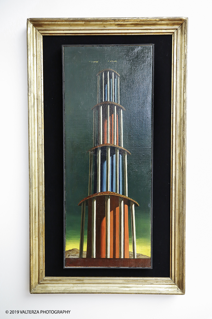 _X9B7986.jpg - 18/04/2019. Torino, La GAM di Torino presenta la grande mostra Giorgio de Chirico. Ritorno al Futuro, Neometafisica e Arte Contemporanea, un dialogo tra la pittura neometafisica di Giorgio de Chirico (Volo, Grecia, 1888 â€“ Roma, 1978) e le generazioni di artisti che, in particolare dagli anni Sessanta in poi, si sono ispirati alla sua opera, riconoscendolo come il maestro che ha anticipato la loro nuova visione e che con la sua neometafisica si Ã¨ posto in un confronto diretto con gli autori piÃ¹ giovani. Nella foto De Chirico.; La Torre. Olio su tela 1968.