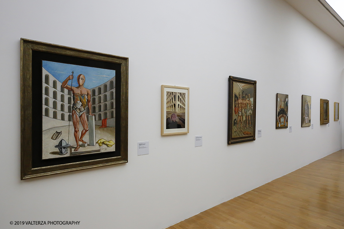 _X9B8190.jpg - 18/04/2019. Torino, La GAM di Torino presenta la grande mostra Giorgio de Chirico. Ritorno al Futuro, Neometafisica e Arte Contemporanea, un dialogo tra la pittura neometafisica di Giorgio de Chirico (Volo, Grecia, 1888 â€“ Roma, 1978) e le generazioni di artisti che, in particolare dagli anni Sessanta in poi, si sono ispirati alla sua opera, riconoscendolo come il maestro che ha anticipato la loro nuova visione e che con la sua neometafisica si Ã¨ posto in un confronto diretto con gli autori piÃ¹ giovani. Nella foto una delle sale della mostra.