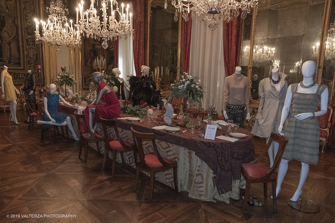 _DSF4701.jpg - 17/09/2019. Torino. Atelier. Torino Artefice di eleganza.questo il tema dell'edizione 2019 di Iconica. Quattro giorni di appuntamenti, incontri a tema, mostre, laboratori e lâ€™esibizione teatrale Corpi - Live perrformance messa in scena da Casa Fools-Teatro Vanchiglia. Eventi che ruoteranno intorno agli abiti e agli accessori creati dalle piÃ¹ famose sartorie e modiste torinesi negli anni 1950-80. Nella foto la sala degli Arazzi di Palazzo Chiablese dove Ã¨ allestita una tavola da pranzo onirica con intorno 13 manichini con abbigliamento sartoriale.