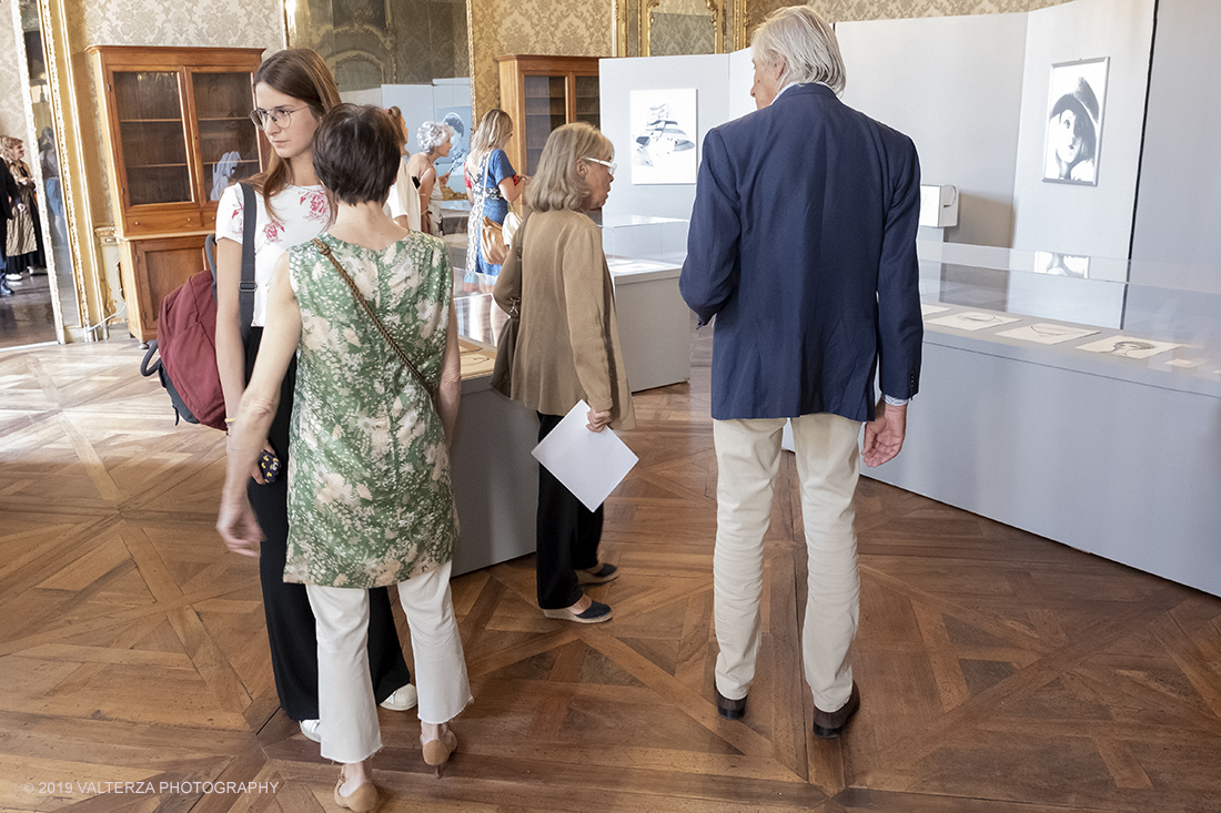 _DSF4890.jpg - 17/09/2019. Torino. Atelier. Torino Artefice di eleganza.questo il tema dell'edizione 2019 di Iconica. Quattro giorni di appuntamenti, incontri a tema, mostre, laboratori e lâ€™esibizione teatrale Corpi - Live perrformance messa in scena da Casa Fools-Teatro Vanchiglia. Eventi che ruoteranno intorno agli abiti e agli accessori creati dalle piÃ¹ famose sartorie e modiste torinesi negli anni 1950-80. Nella foto visitatori della mostra