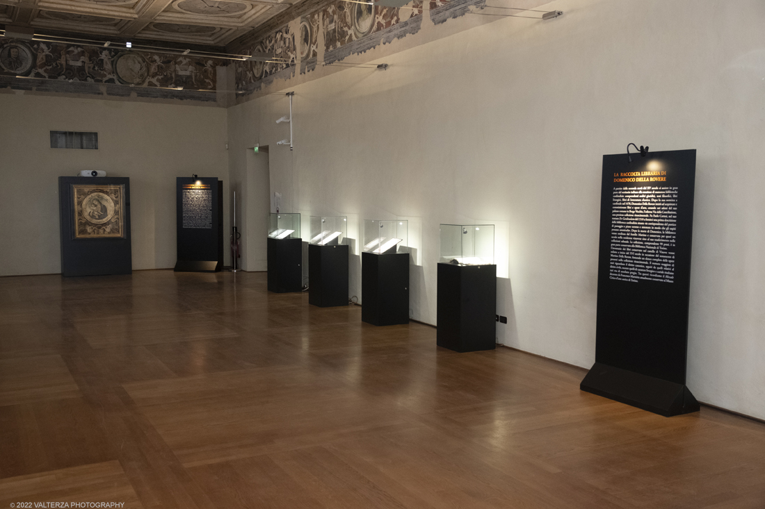 _DSF7236.jpg - 18/03/2022. Vinovo. Tesori d'arte al Castello della Rovere. La mostra si pone come obiettivo la ricostruzione della straordinaria stagione artistica promossa da Domenico della Rovere in Piemonte. Nella foto SALA DEL FREGIO: Il rinnovamento delle arti: la miniatura al tempo di Domenico Della Rovere e la raccolta libraria