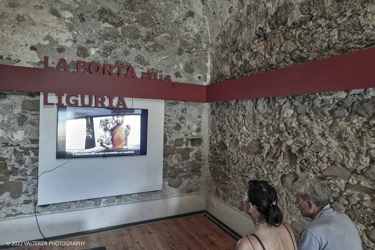 20220817_172801.jpg - 17/0872022. Ventimiglia. Qui abbiamo il cibo come leitmotiv della mostra, inteso come espressione diretta di culture e territori diversi, in declinazioni che documentano la vita quotidiana di popolazioni lontane, illustrando scene di pesca, di agricoltura, di commerci, di trasporti, in ciascuna foto Steve McCurry riesce sempre a cogliere, secondo le sue intenzioni, â€œqualcosa di insolito e di unicoâ€�.