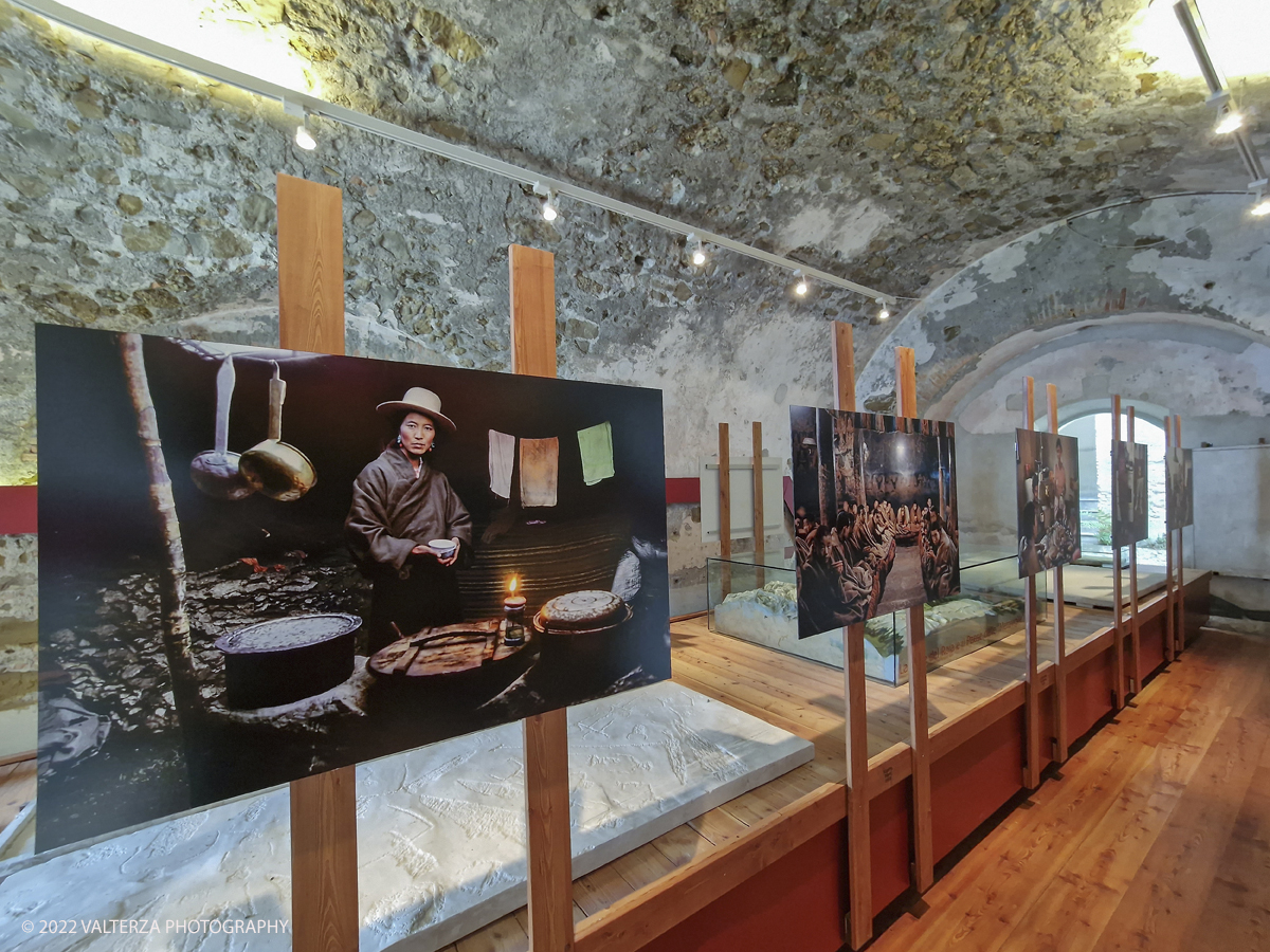 20220817_173052.jpg - 17/0872022. Ventimiglia. Qui abbiamo il cibo come leitmotiv della mostra, inteso come espressione diretta di culture e territori diversi, in declinazioni che documentano la vita quotidiana di popolazioni lontane, illustrando scene di pesca, di agricoltura, di commerci, di trasporti, in ciascuna foto Steve McCurry riesce sempre a cogliere, secondo le sue intenzioni, â€œqualcosa di insolito e di unicoâ€�.