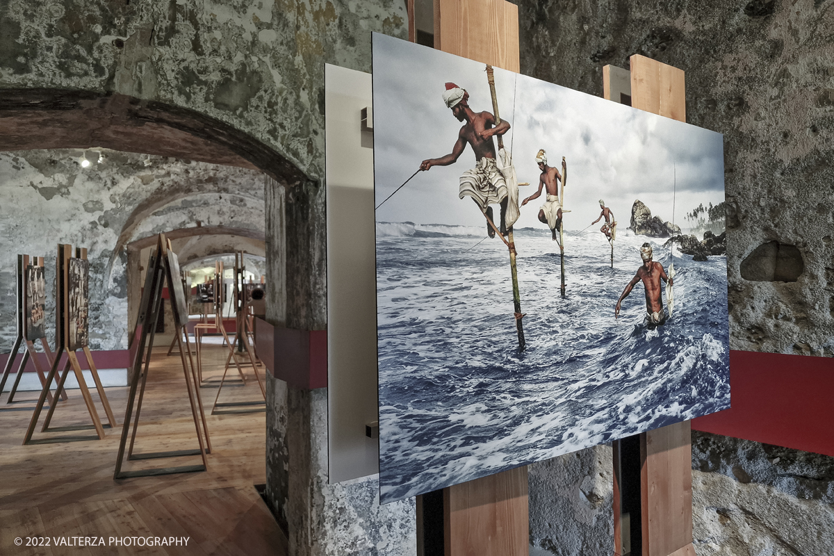 20220817_173851.jpg - 17/0872022. Ventimiglia. Qui abbiamo il cibo come leitmotiv della mostra, inteso come espressione diretta di culture e territori diversi, in declinazioni che documentano la vita quotidiana di popolazioni lontane, illustrando scene di pesca, di agricoltura, di commerci, di trasporti, in ciascuna foto Steve McCurry riesce sempre a cogliere, secondo le sue intenzioni, â€œqualcosa di insolito e di unicoâ€�.