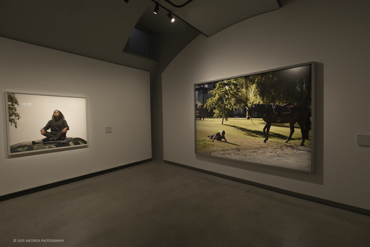 _DSF2449.jpg - 09/10/2025. Torino.  Gallerie d'Italia. Aperta la nuova mostra “JEFF WALL. PHOTOGRAPHS�, dedicata a uno dei più significativi e influenti artisti fotografici contemporanei. Nella foto parte dell'allestymento iniziale della mostra