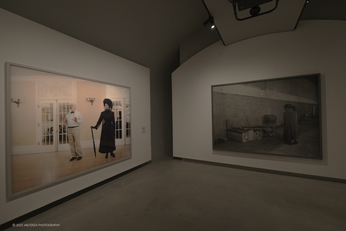 _DSF2500.jpg - 09/10/2025. Torino.  Gallerie d'Italia. Aperta la nuova mostra â€œJEFF WALL. PHOTOGRAPHSâ€�, dedicata a uno dei piÃ¹ significativi e influenti artisti fotografici contemporanei. Nella foto parte dell'allestimento