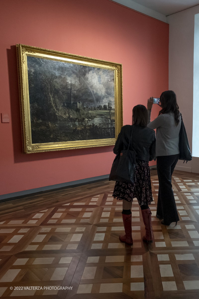 _DSF4363.jpg - 24/10/2022 .Torino. Per la prima volta in Italia una mostra dedicata al celebre artista John Constable: oltre cinquanta opere, provenienti dalla Tate UK, ripercorrono cronologicamente la vicenda artistica del pittore, tra i massimi esponenti della pittura romantica inglese. Nella foto in visita alla mostra