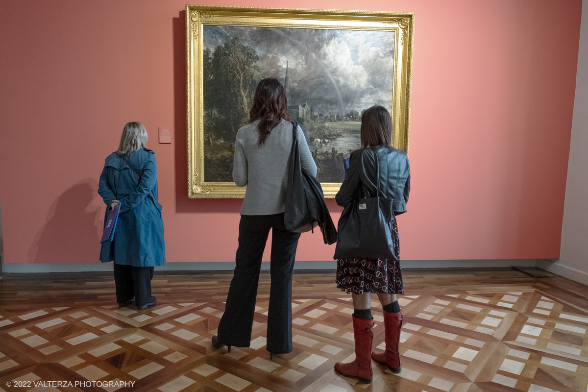 _DSF4376.jpg - 24/10/2022 .Torino. Per la prima volta in Italia una mostra dedicata al celebre artista John Constable: oltre cinquanta opere, provenienti dalla Tate UK, ripercorrono cronologicamente la vicenda artistica del pittore, tra i massimi esponenti della pittura romantica inglese. Nella foto in visita alla mostra