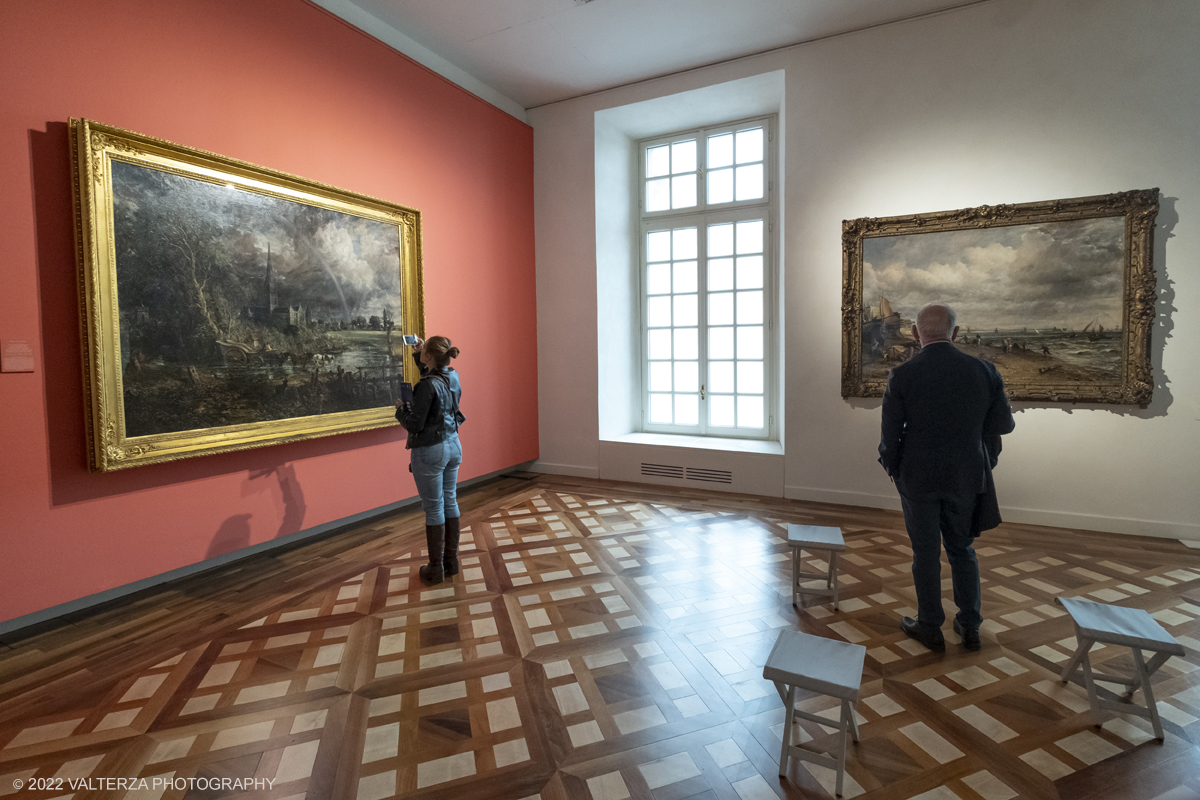 _DSF4382.jpg - 24/10/2022 .Torino. Per la prima volta in Italia una mostra dedicata al celebre artista John Constable: oltre cinquanta opere, provenienti dalla Tate UK, ripercorrono cronologicamente la vicenda artistica del pittore, tra i massimi esponenti della pittura romantica inglese. Nella foto in visita alla mostra