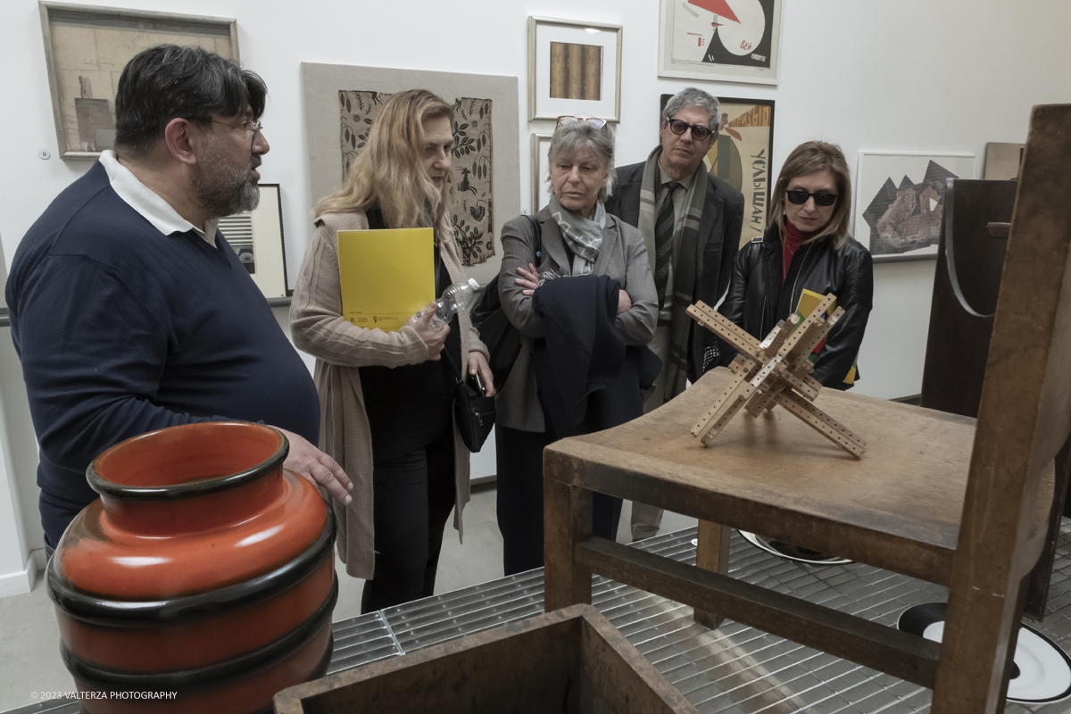 _DSF6229.jpg - 23/03/2023. Torino. Lâ€™esposizione Ã¨ parte del primo episodio di â€œArchivi dâ€™Affettoâ€�, un progetto volto a riscoprire e dare nuovo valore a grandi progettisti torinesi e a esperienze artistico-culturali spesso poco note al grande pubblico. Nella foto visita guidata alla mostra dal curatore Maurizio Cilli con Enrica Pagella direttrice dei Musei reali di Torino.