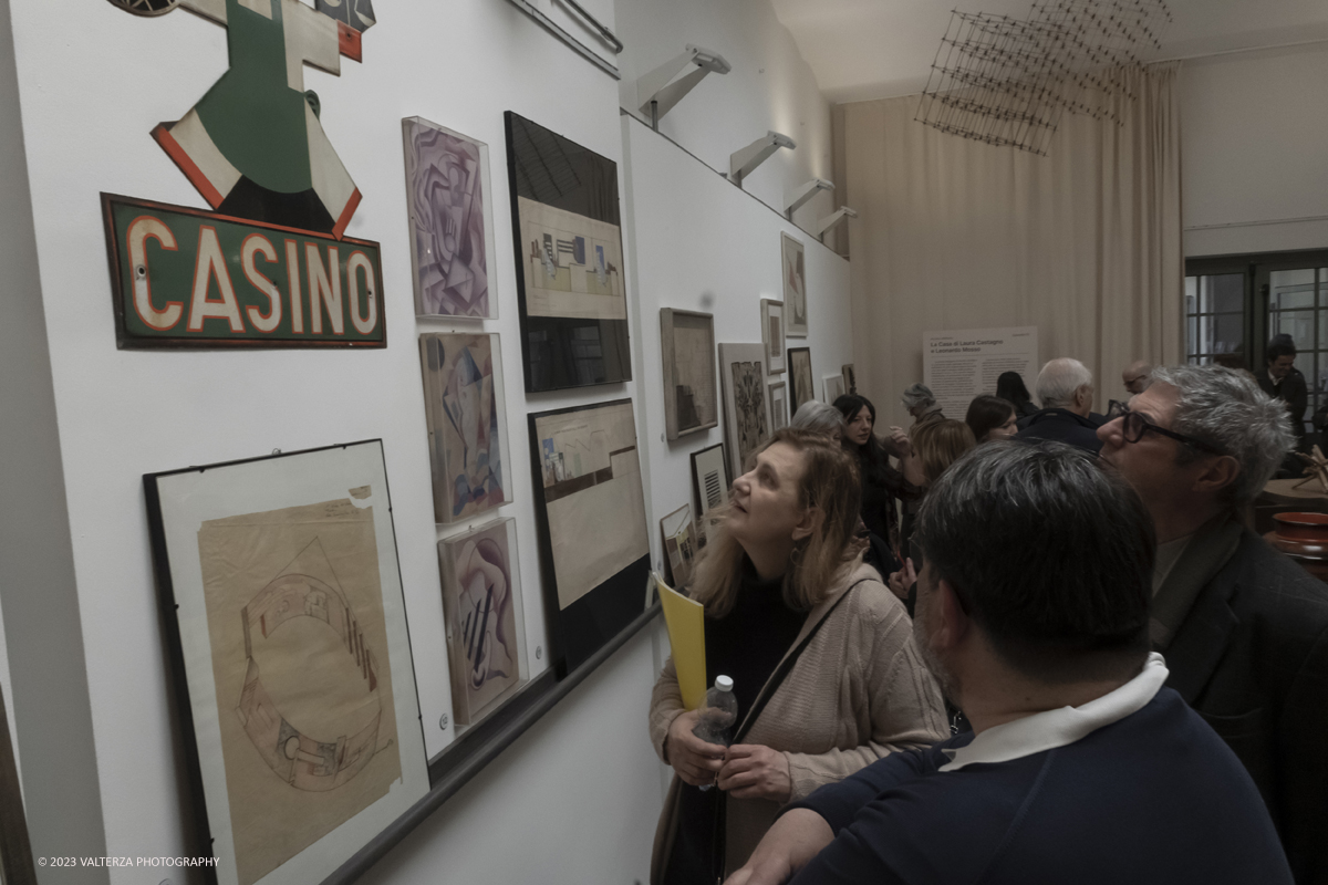 _DSF6281.jpg - 23/03/2023. Torino. Lâ€™esposizione Ã¨ parte del primo episodio di â€œArchivi dâ€™Affettoâ€�, un progetto volto a riscoprire e dare nuovo valore a grandi progettisti torinesi e a esperienze artistico-culturali spesso poco note al grande pubblico. Nella foto visita guidata alla mostra dal curatore maurizio Cilli