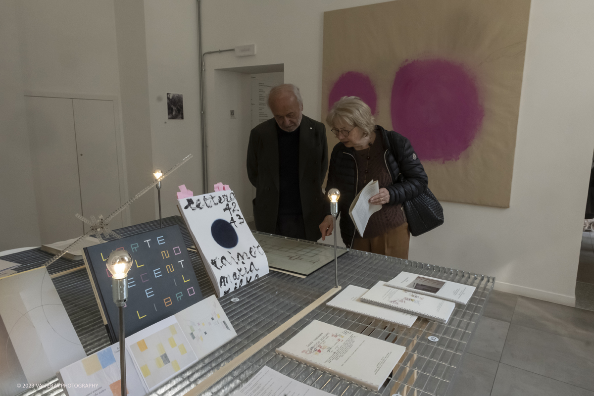 _DSF6323.jpg - 23/03/2023. Torino. Lâ€™esposizione Ã¨ parte del primo episodio di â€œArchivi dâ€™Affettoâ€�, un progetto volto a riscoprire e dare nuovo valore a grandi progettisti torinesi e a esperienze artistico-culturali spesso poco note al grande pubblico. Nella foto in visita alla mostra