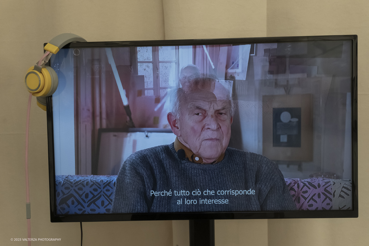 _DSF6493.jpg - 23/03/2023. Torino. Lâ€™esposizione Ã¨ parte del primo episodio di â€œArchivi dâ€™Affettoâ€�, un progetto volto a riscoprire e dare nuovo valore a grandi progettisti torinesi e a esperienze artistico-culturali spesso poco note al grande pubblico. Nella foto allestimento audiovisivo con tre interviste a Leonardo Mosso