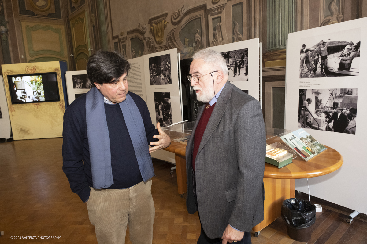 _DSF0600.jpg - 06/02/2023. Torino. Dal 6 febbraio- 22 aprile a Villa Amoretti sarÃ  visitabile una mostra, prima nel suo genere, sulla proiezione in pellicola cinematografica nel '900. Nella foto il Prof. Marco Galloni Presidente dell'Archivio Scientifico e Tecnologico dell'UniversitÃ  di Torino  e Franco Fratto curatore della mostra