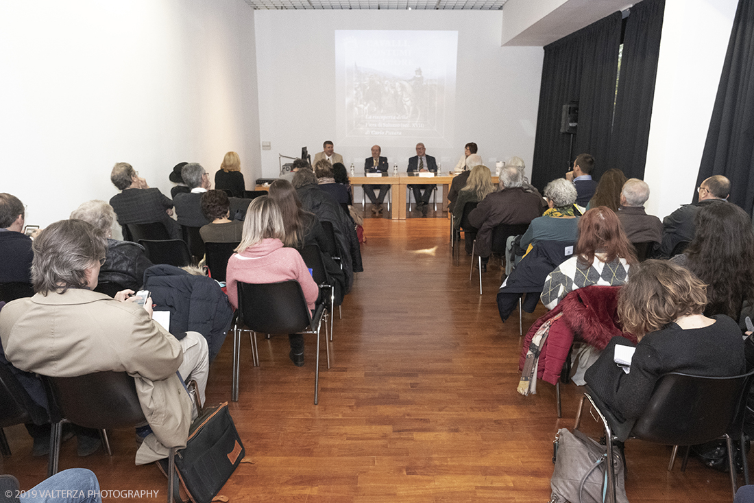 _DSF0412.jpg - 18-12-2019. Torino. La riscoperta della "Fiera di Saluzzo"  di Carlo Pittara. La maestosa opera presentata nel 1880 alla IV Esposizione Nazionale di Belle Arti di Torino, che rievoca una fiera seicentesca con animali, ambientata poco fuori le mura di Saluzzo, dalle dimensioni monumentali: 4,08 metri di altezza per 8,11 metri di larghezza. Nella foto un momento della presentazione della mostra.